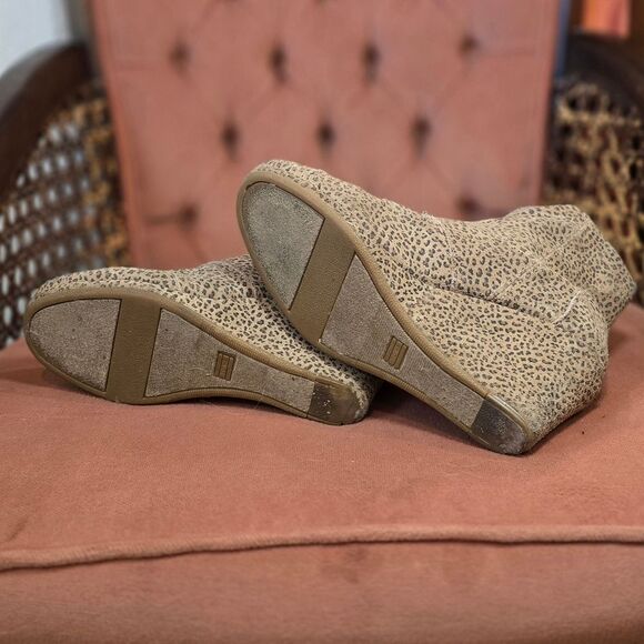 Toms Beige Animal Print Wedge Boots - Picture 5 of 5